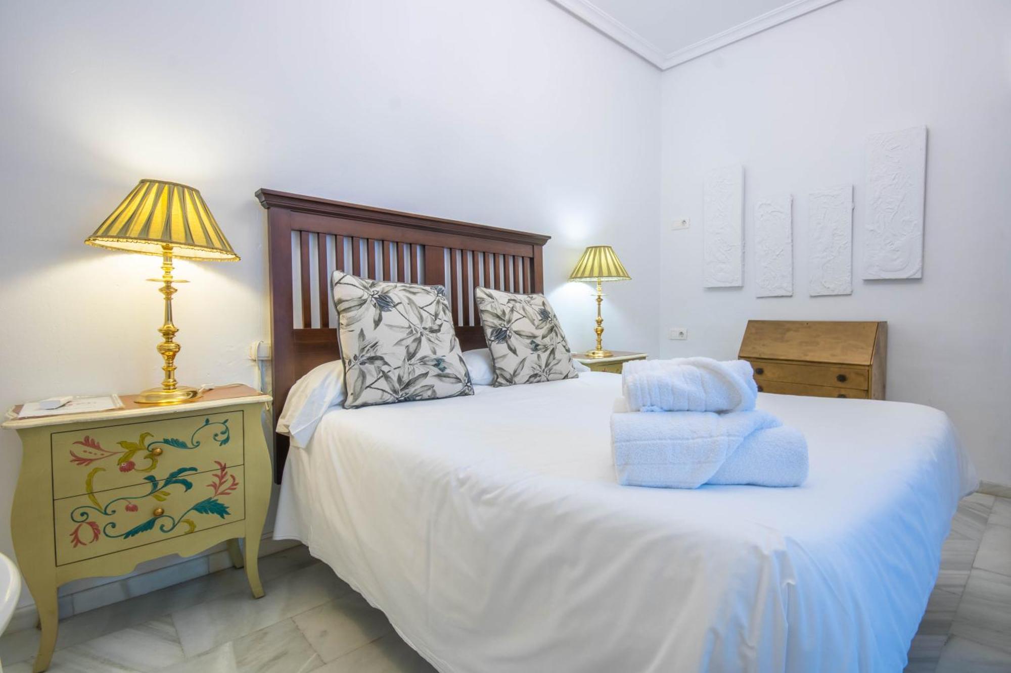 Hostel Mayflowers Kordoba Bagian luar foto