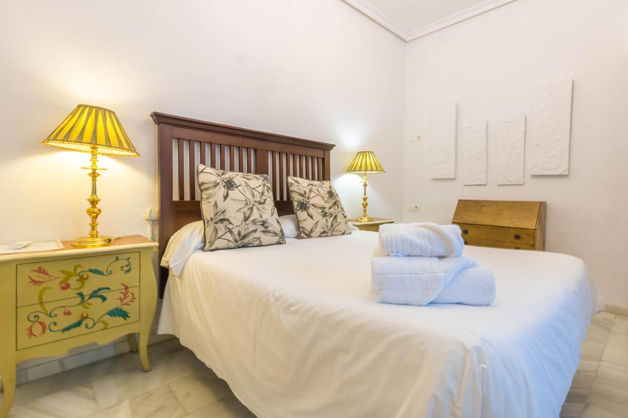 Hostel Mayflowers Kordoba Bagian luar foto